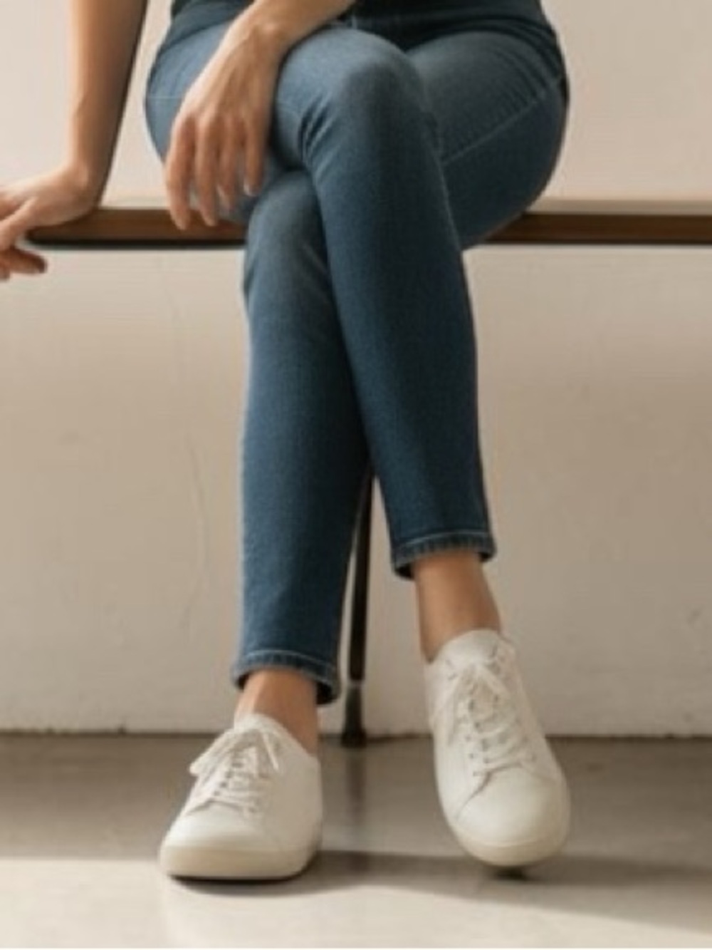 Vince Leather Belford
Sneakers- white size 8 - Picture 3 of 11
